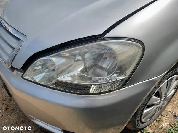 Lampa przednia lewa TOYOTA Avensis Verso EU - 2