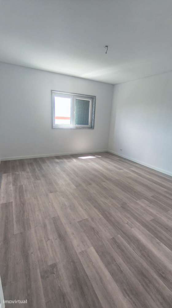 Andar de Moradia T2  Cave com 93m2-13