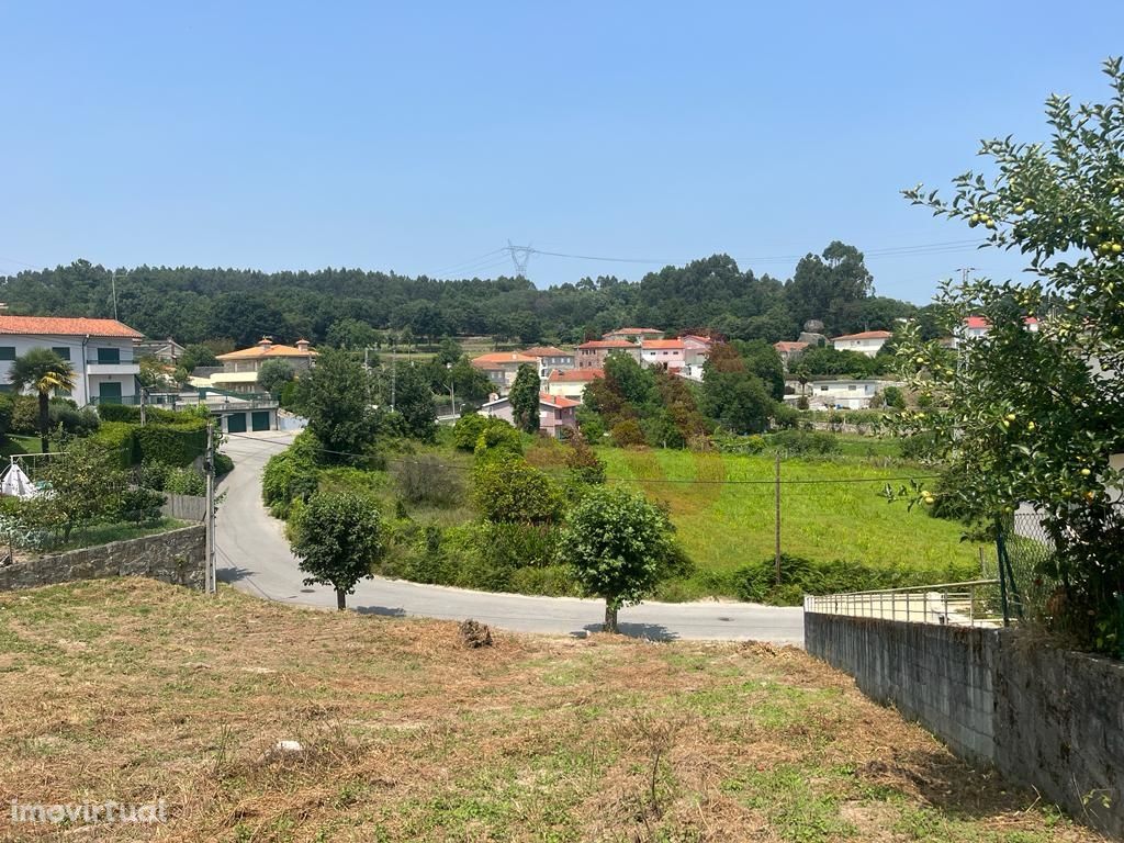 Lote de terreno para construção com 1.030 m2 em Lordelo, Guimarães