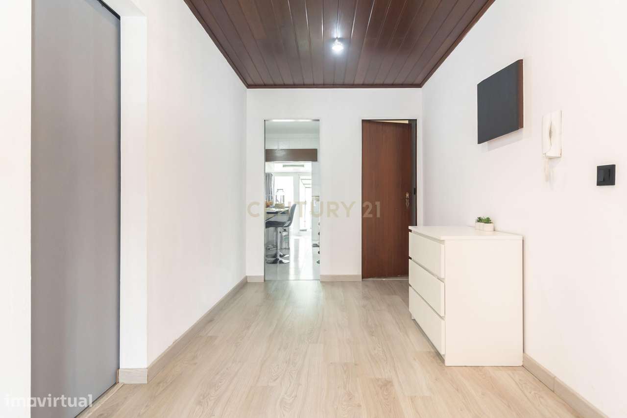Apartamento T2 totalmente remodelado, localizado no Pinhal Novo,-20