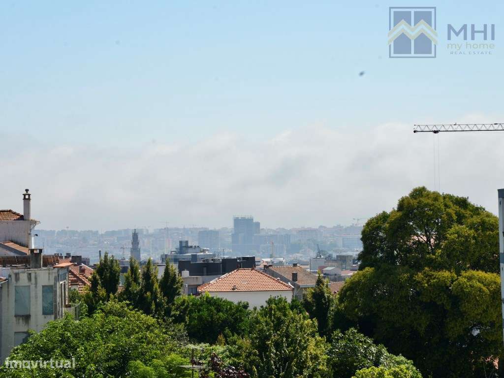 T0 +1 Novo com Varanda e Garagem e excelentes vista à Rua do Bonjar...-0