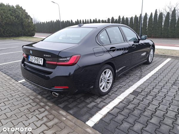 BMW Seria 3 330i xDrive - 16