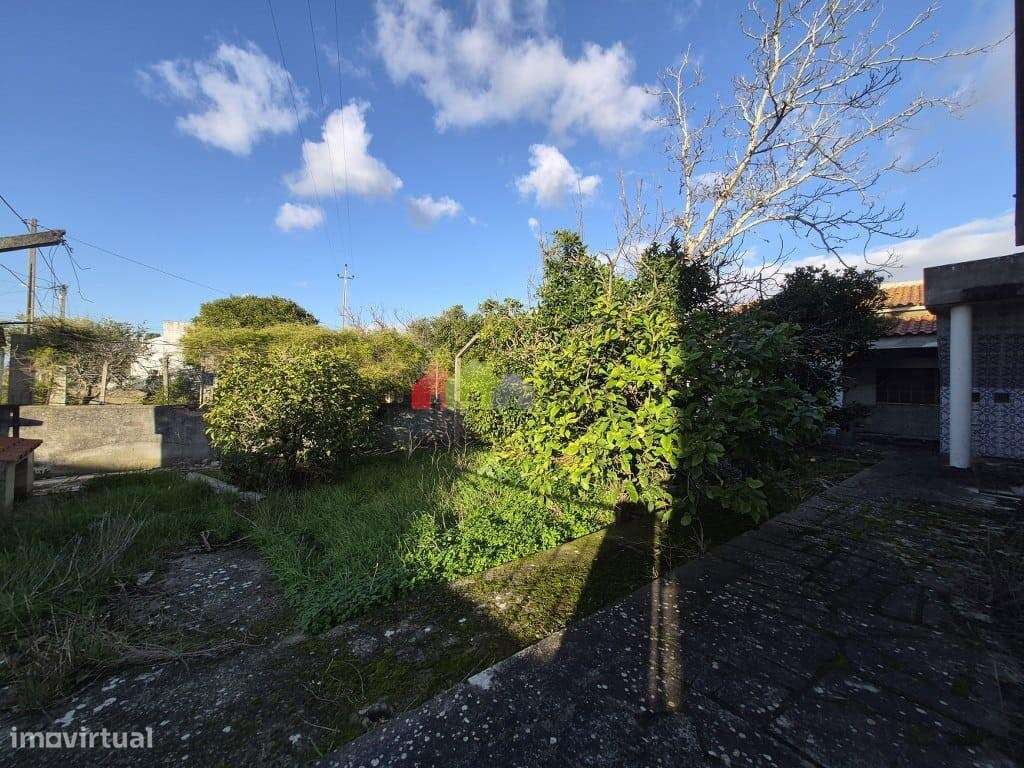 Lote de terreno urbano com moradia T3 e garagem em Palmela-19