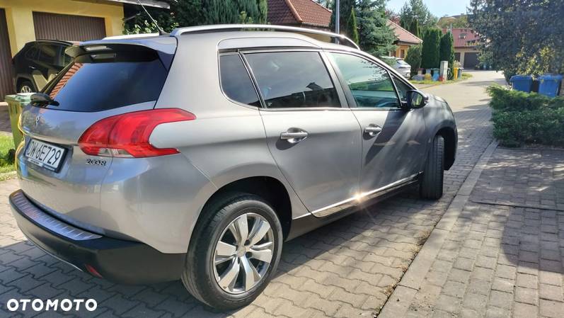 Peugeot 2008 1.2 Pure Tech Style S&S - 6