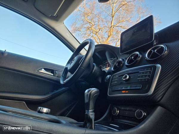 Mercedes-Benz GLA 180 d Urban - 36