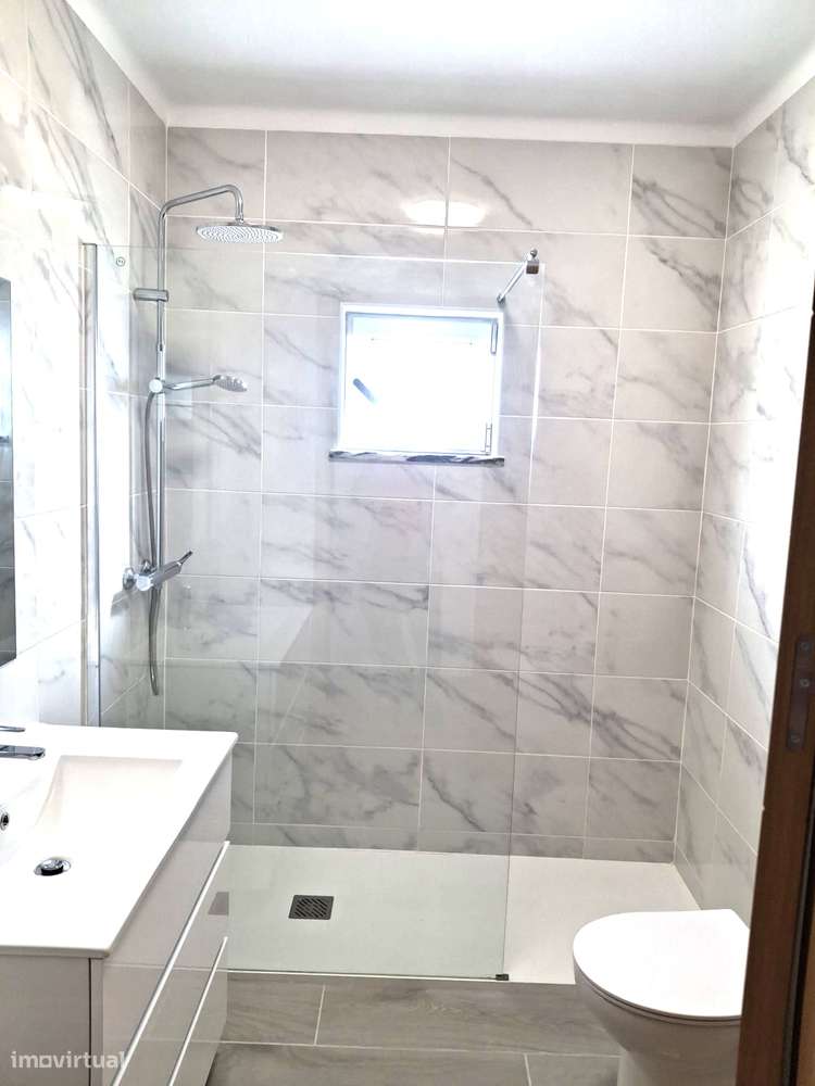 T3 com varandas, cozinha e todo no interior renovada e vista urbana - Grande imagem: 4/24