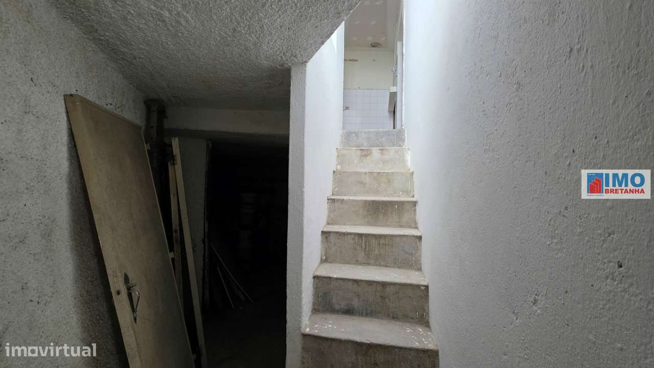 Moradia V2 p/ Renovar - Escalos de Cima-12
