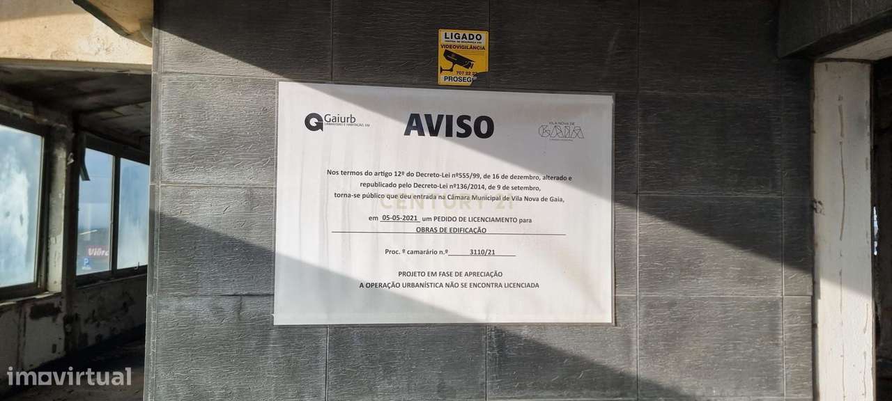 Prédio com 2 pisos (cave + r/c) destinado ao ramo da indústria hotelei - Grande imagem: 4/5