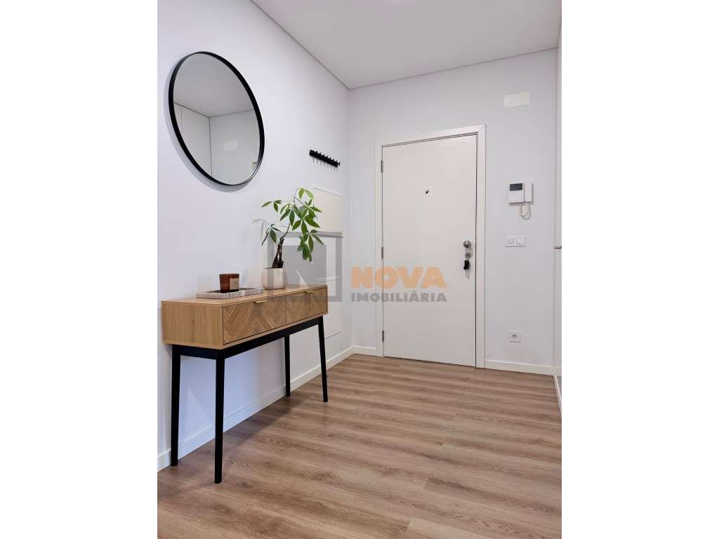 Apartamento T3 Moderno em Famões | 155 m² | Excelente Exposição Sol...-0