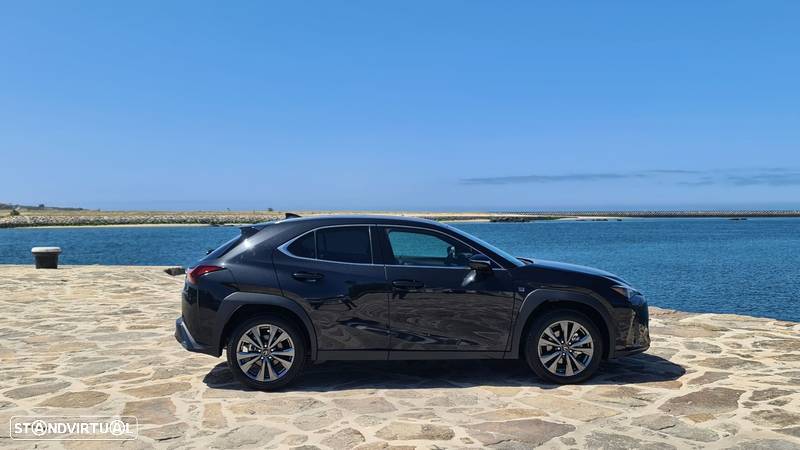 Lexus UX 250h Sport - 7