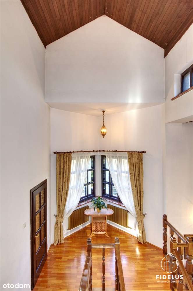 Dom w Kętach w stylu willi podmiejskiej-16