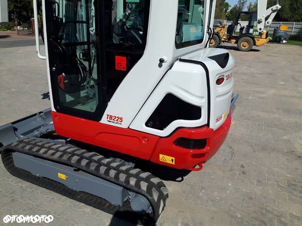 Takeuchi Nowa Japońska Takeuchi TB225 NOWOŚĆ - Minikoparka - 4