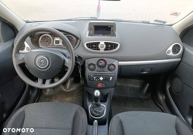 Renault Clio - 18