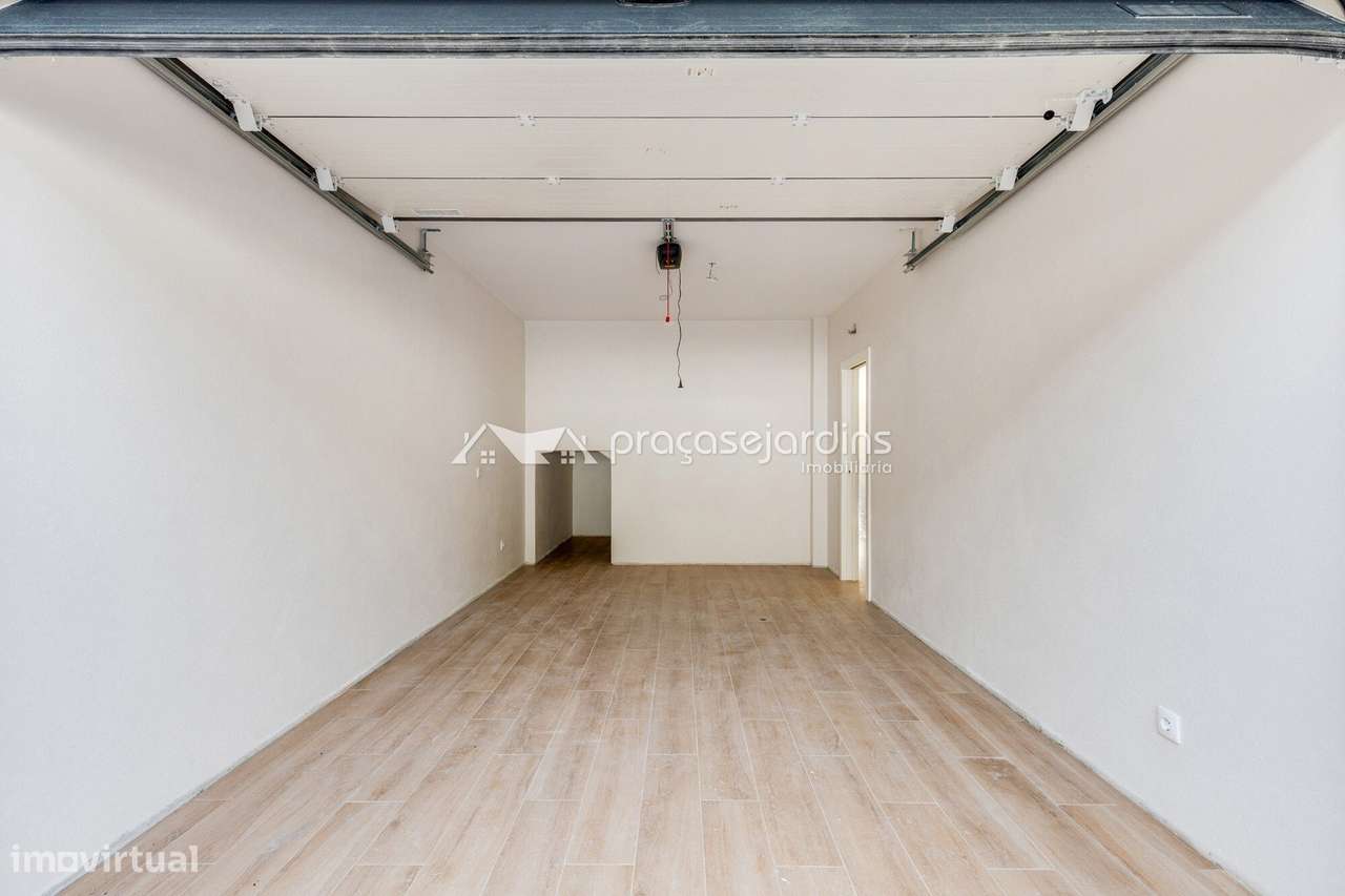 Moradia T3 de Arquitetura Moderna com Jardim e Garagem-23