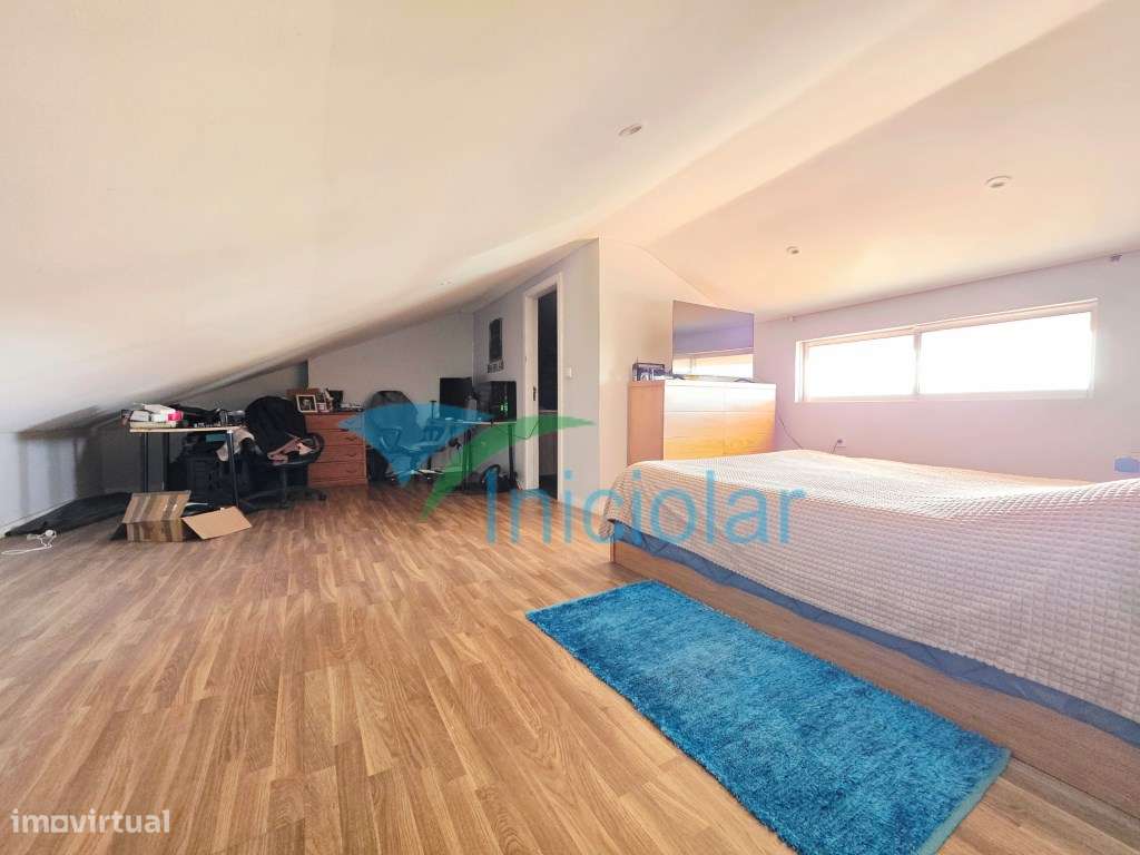 Moradia T3| 3 Frentes| Armazém| Centro de Sao Pedro da Cova-15