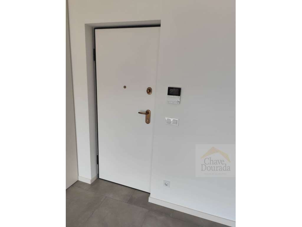 Apartamento T2 com 100m2 novo no Areeiro-16