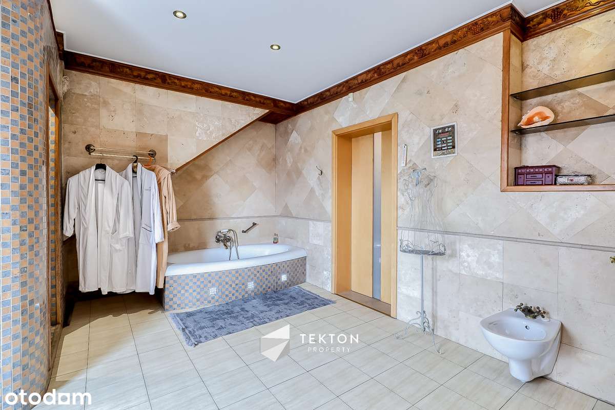 Piękny rozkładowy dom obok stacji Wkd Opacz-12