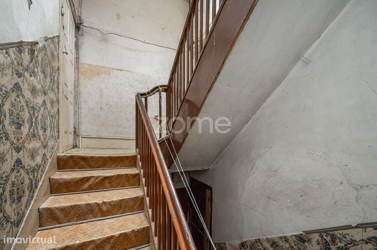 Prédio com 4 pisos, 5 habitações e loja - Rua dos Caldeireiros, Por... - Grande imagem: 5/29