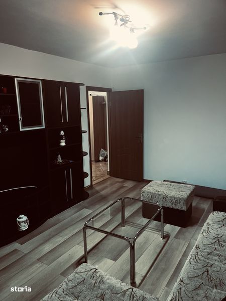 Inchiriez apartament 2 camere decomandat (fostul sediu minisat)