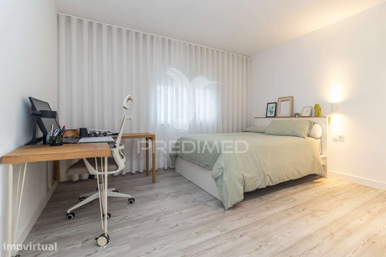 Moradia Bi-familiar T4 + T2 - Remodelada - Grande imagem: 4/40