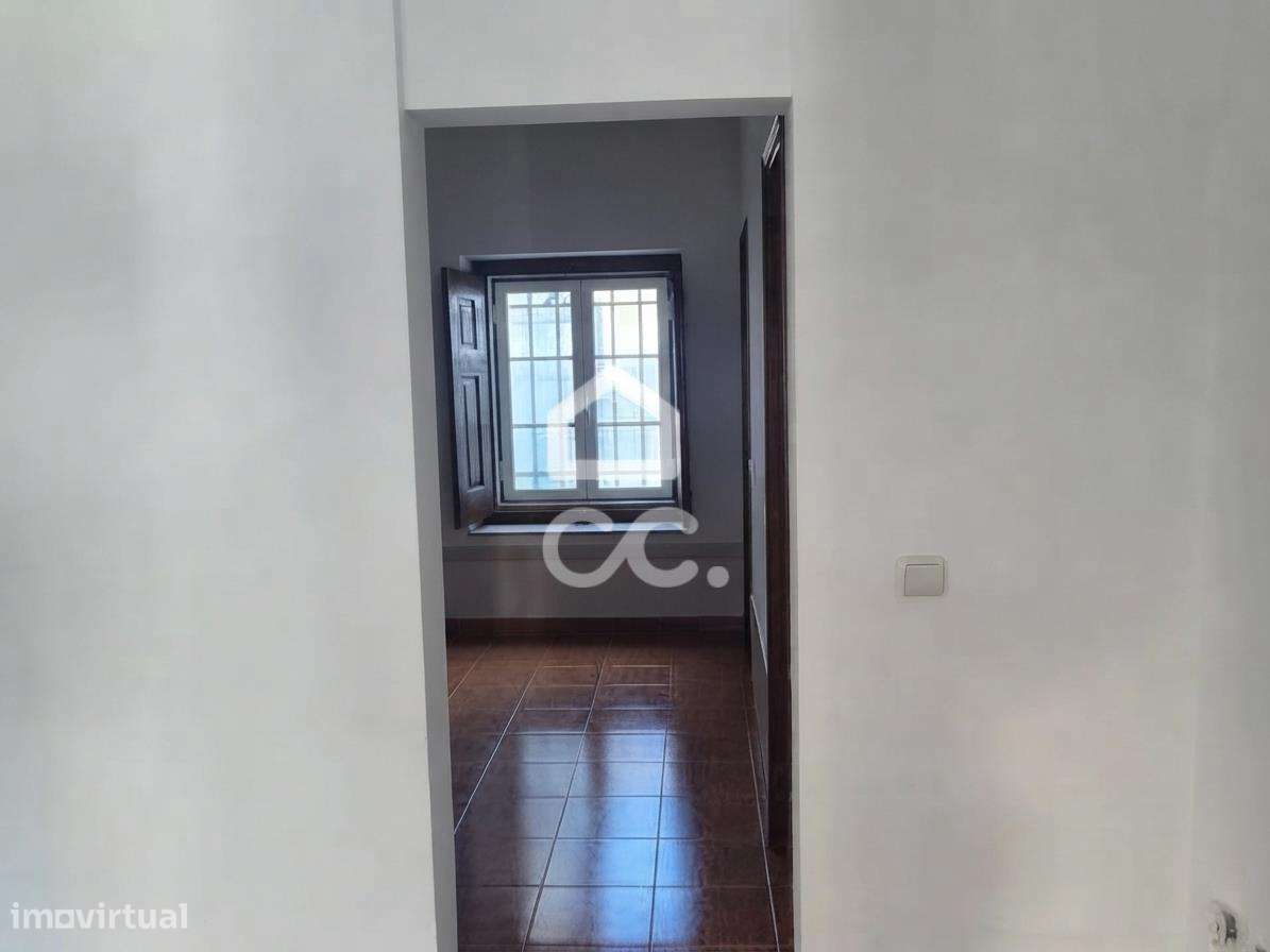 Prédio para investimento em Torres Novas com 3 apartamentos T0 e T1 em-10