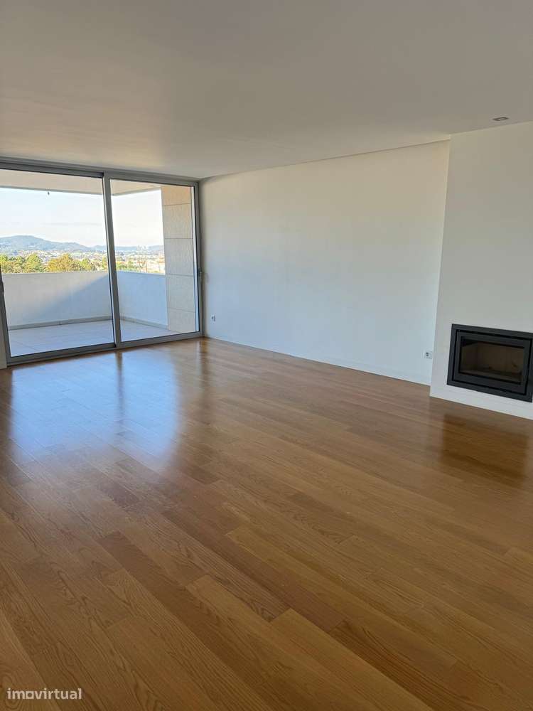 Arrenda-se Apartamento T3 na Falperra – Vista sobre a Cidade de Braga - Grande imagem: 2/12