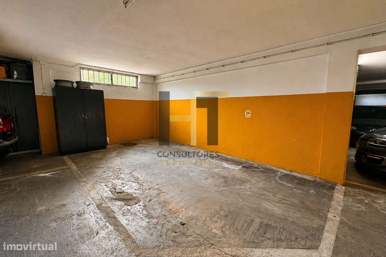 Apartamento T3 com Garagem e Duas Varandas a 5 Minutos do Metro e do I-18
