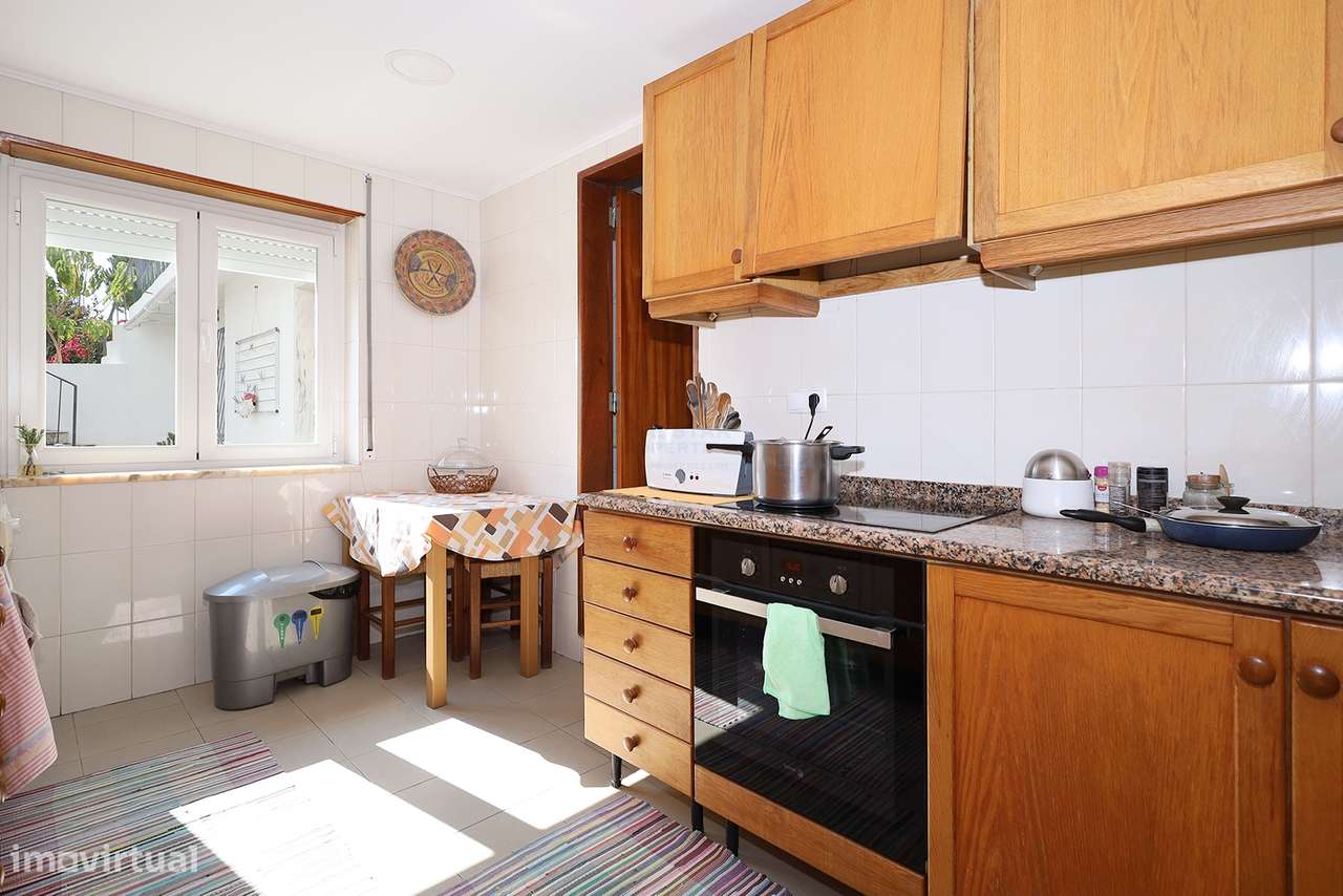 Moradia com duas fracções – Rentabilidade Imediata – Porto Salvo – Oei-17