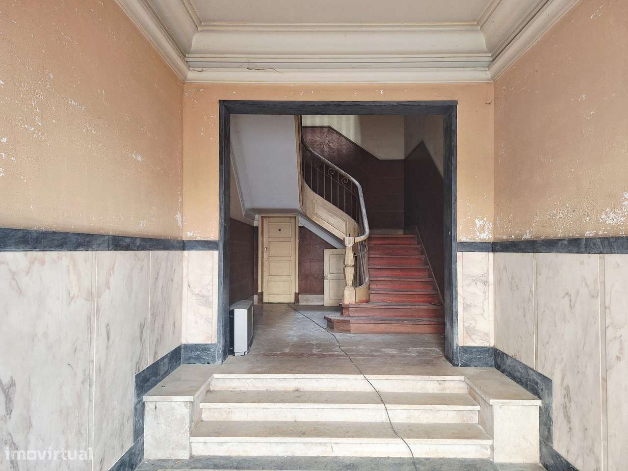 Prédio devoluto SEM Inquilinos junto ao Mercado de Arroios - Grande imagem: 2/24