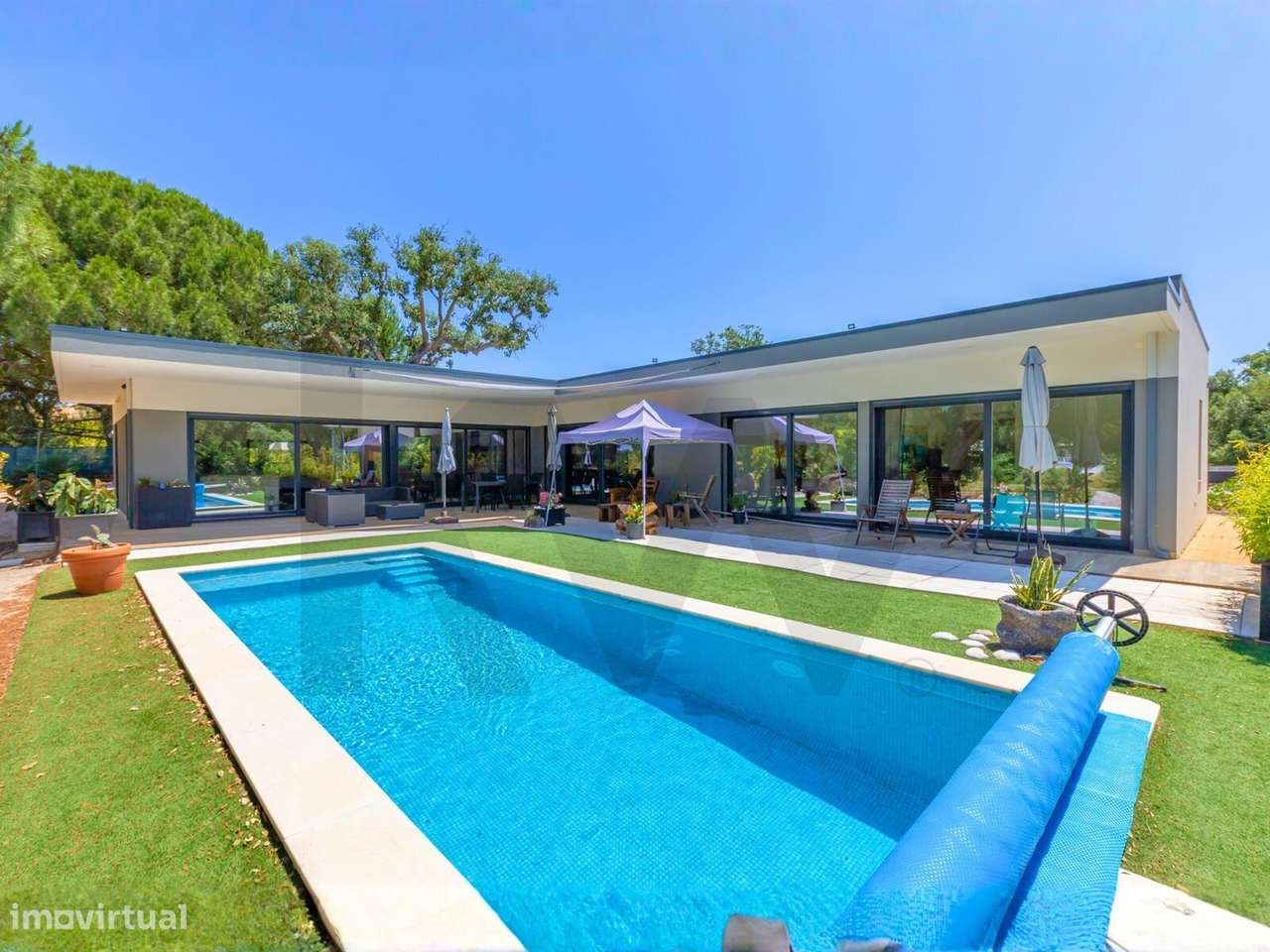 Moradia de Luxo com Piscina Aquecida e Box para 2 viaturas no Golf do - Grande imagem: 2/35