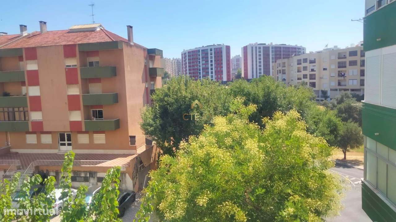 LOJA PARA VENDA  POVOA de SANTA IRIA  COM 260m2-18