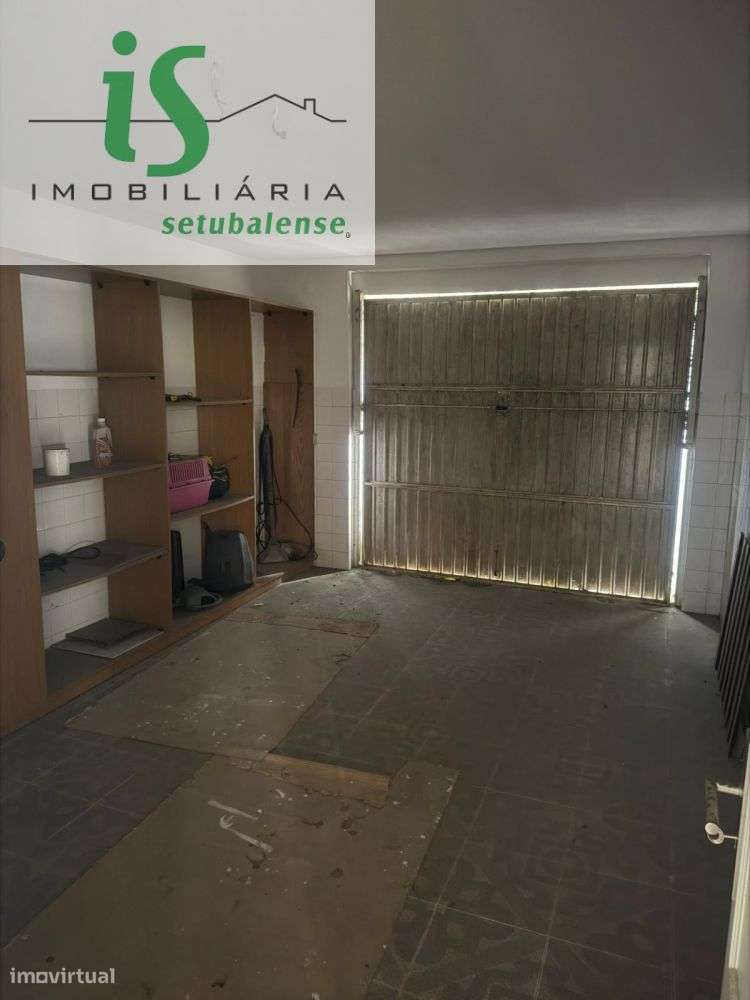 MORADIA T6 À VENDA EM  ALMADA COM GARAGEM-21