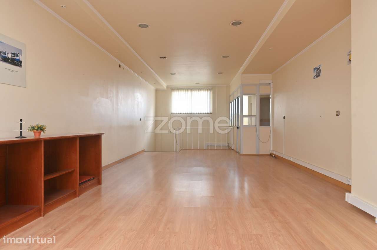 Loja Espaçosa no Prior Velho. - Grande imagem: 3/17