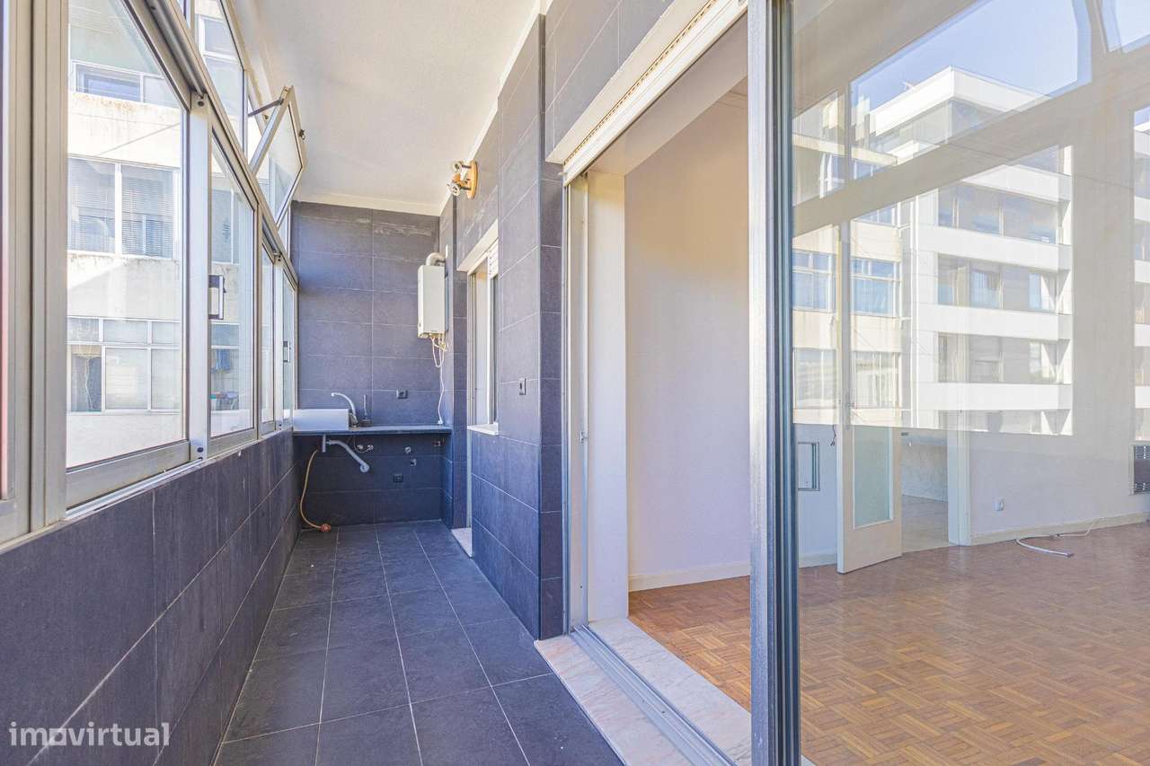 T3 com Varanda e Garagem na Avenida da Boavista - Grande imagem: 5/27