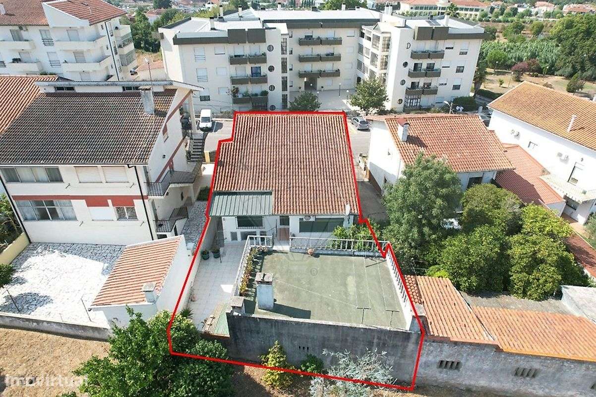 Moradia T6 para venda-10