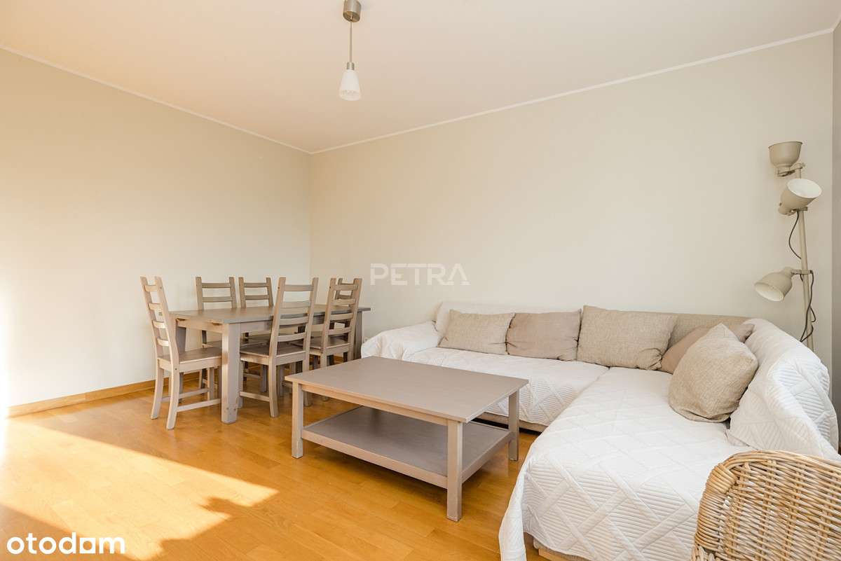 Dwupoziomowe mieszkanie przy stacji metra-6