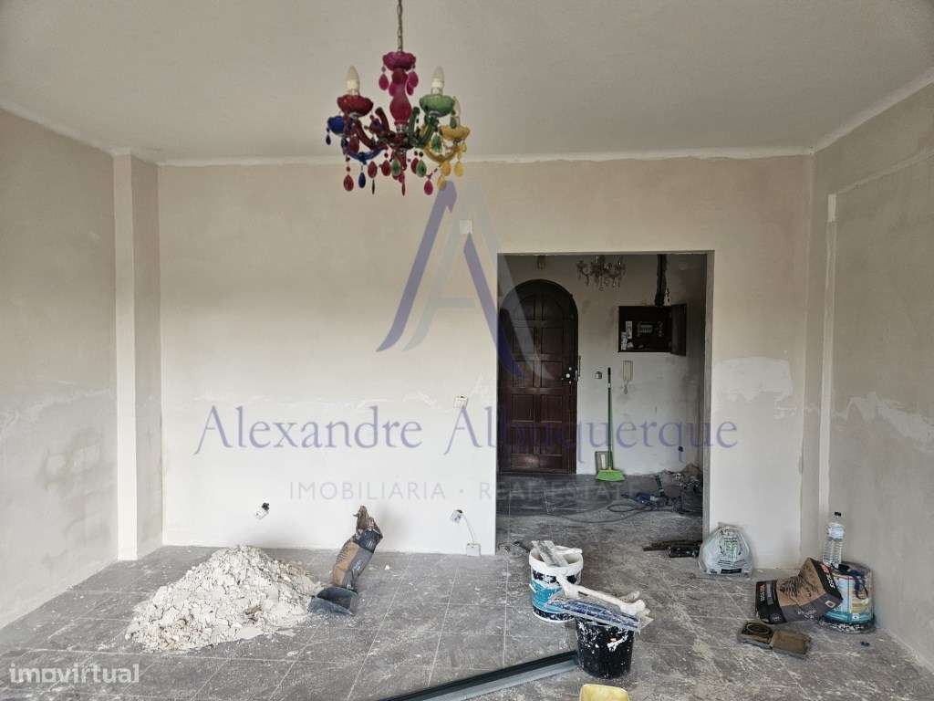 Apartamento T3 com Terraço de 80 m² e Parqueamento Privativo-5