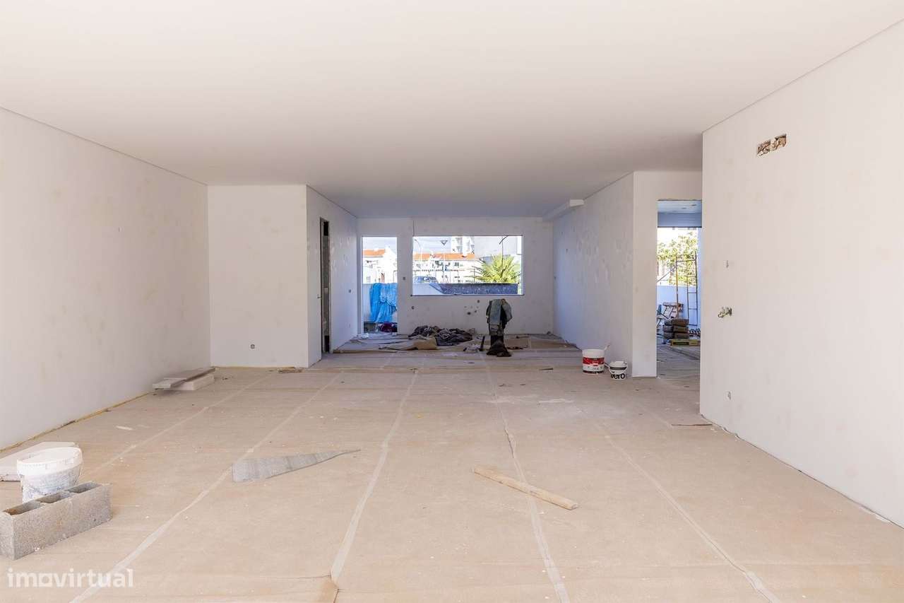 MORADIA T4 CONTEMPORÂNEA COM PISCINA E ROOFTOP EM LAGOS - Grande imagem: 3/26