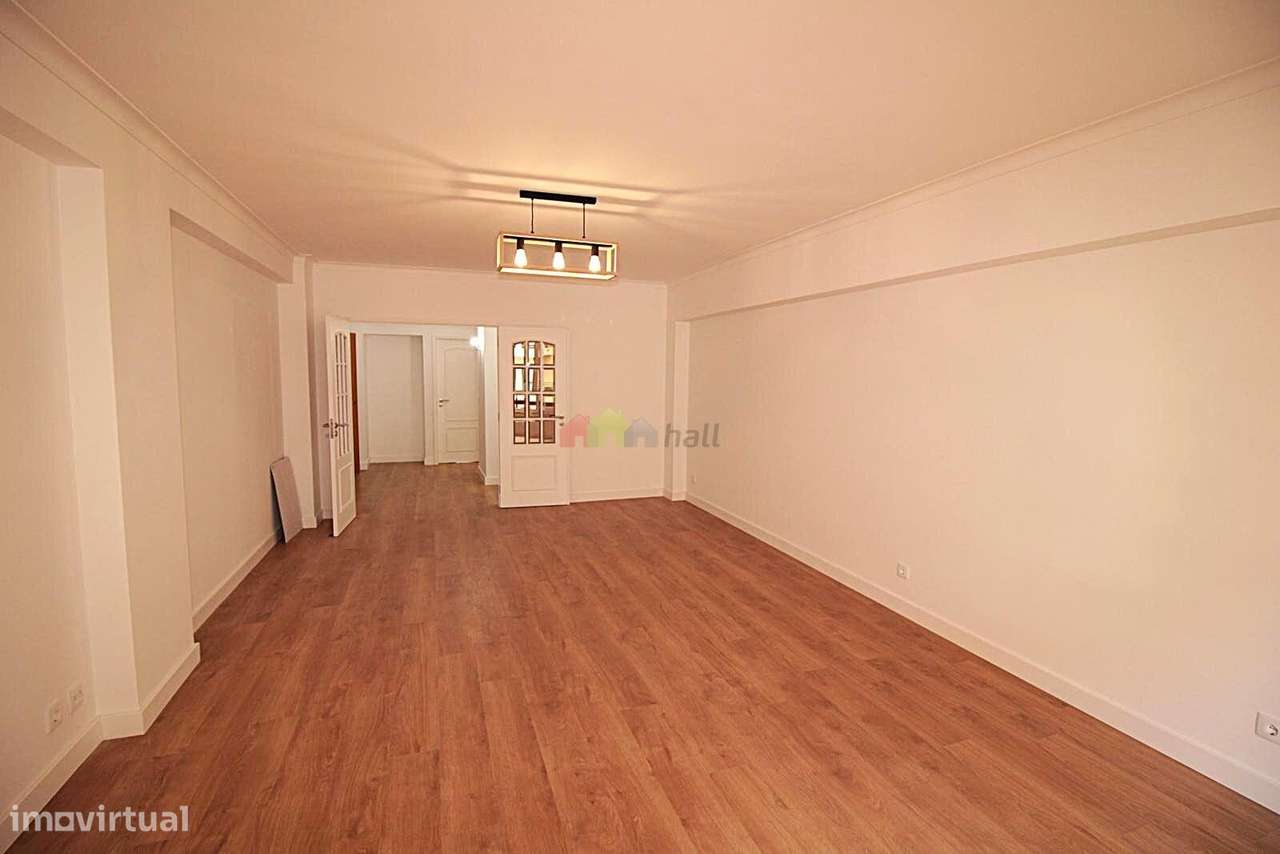 Apartamento T3 c/ garagem e arrecadação na Estrada da Luz-6