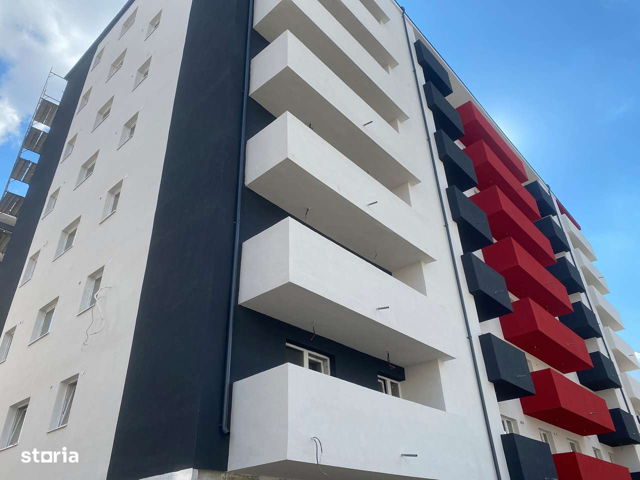 Metrou Aparatori 950 m - 3 camere decomandat acceptam credit in constr - Imagine principală: 5/5