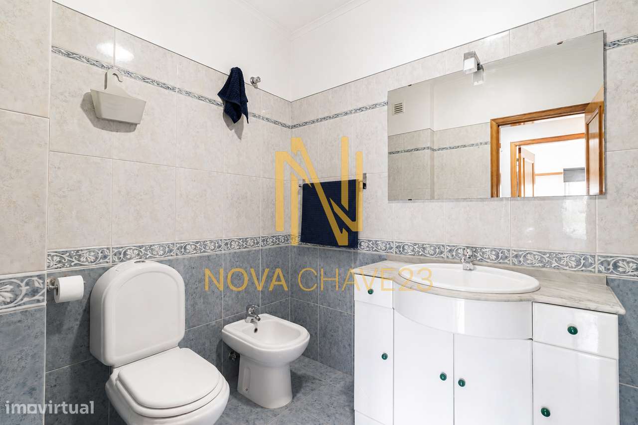 Apartamento T2 com Suíte nas Campinas Remodelado com Varanda-18