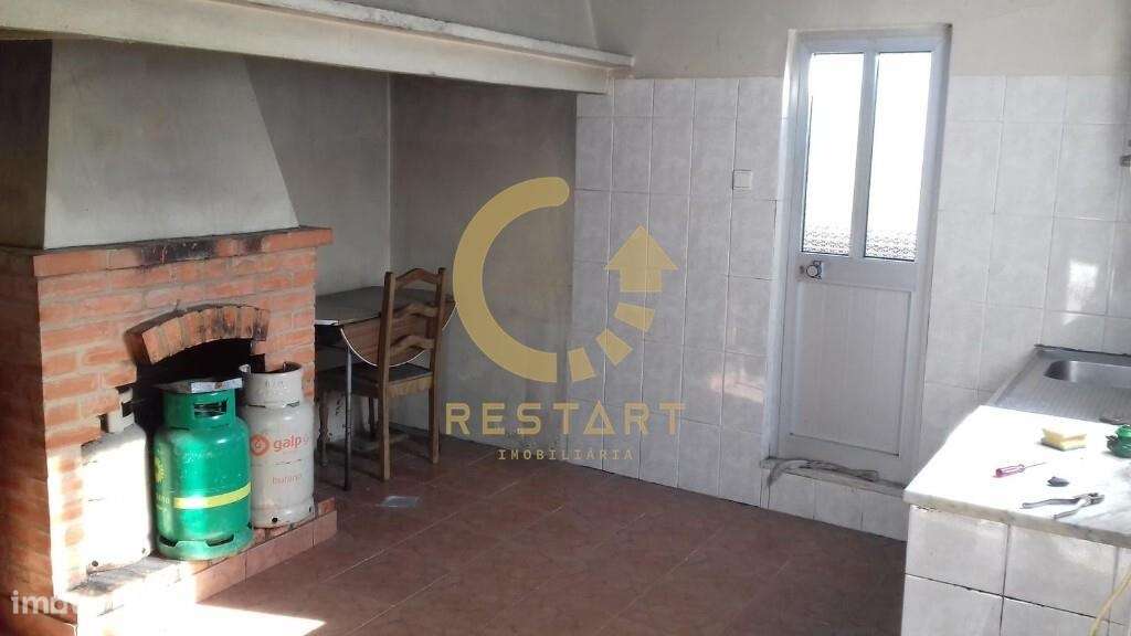 Moradia para recuperar em Sedielos - Peso da Régua-6