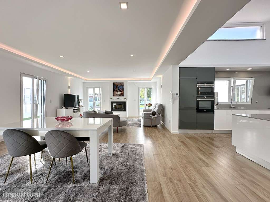 Moradia T3 a Venda em Azeitão com Vista para a Serra da Arrábida - Grande imagem: 2/46