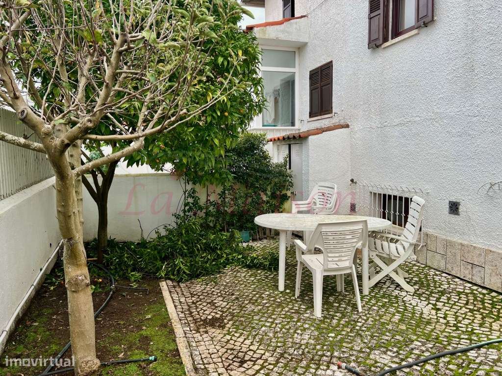 Moradia V4 Duplex no Centro de Loures-47