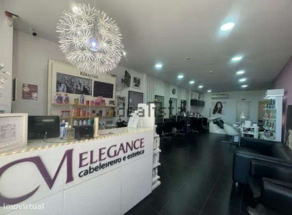 Loja para venda  em Famôes Odivelas com 101 m2 e excelente localização-4