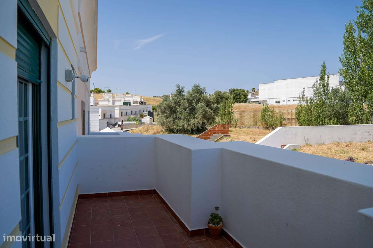 Moradia T3 com Piscina | Viva o Melhor do Alentejo a 10 Minutos de Bad-25