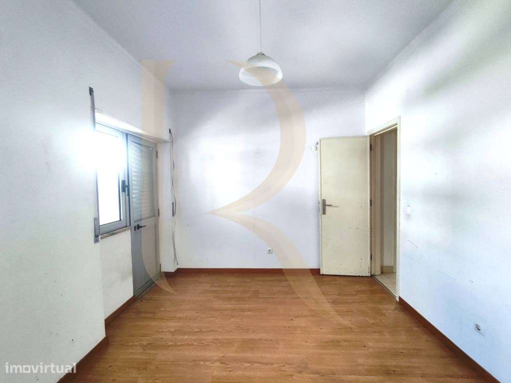 Apartamento T2 com varanda nas Paivas - Seixal-16