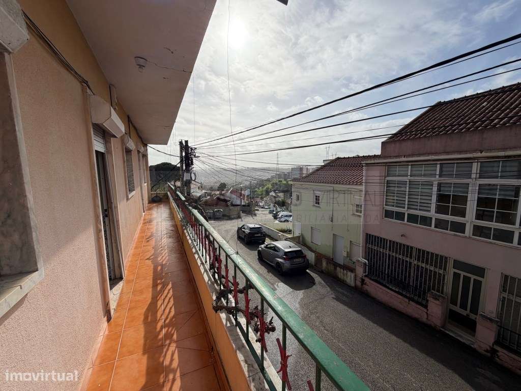 Prédio Residencial + Armazém com 1000m² na Arroja, Odivelas - Local...-12
