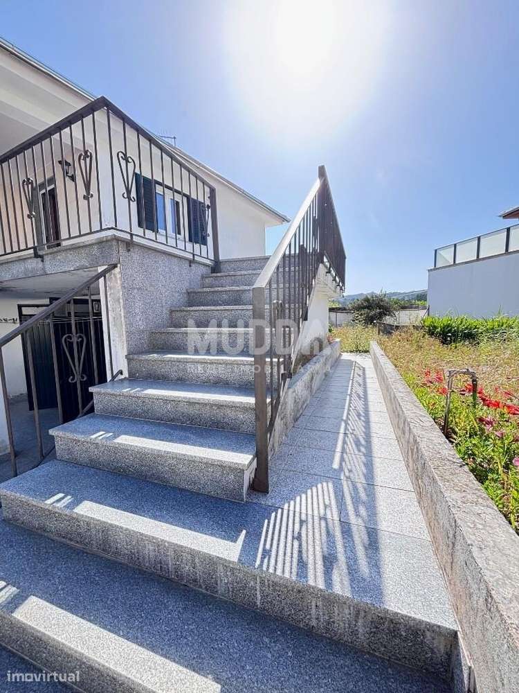 Moradia de 2 Pisos – Excelente Oportunidade em Romariz, Santa Maria da-22