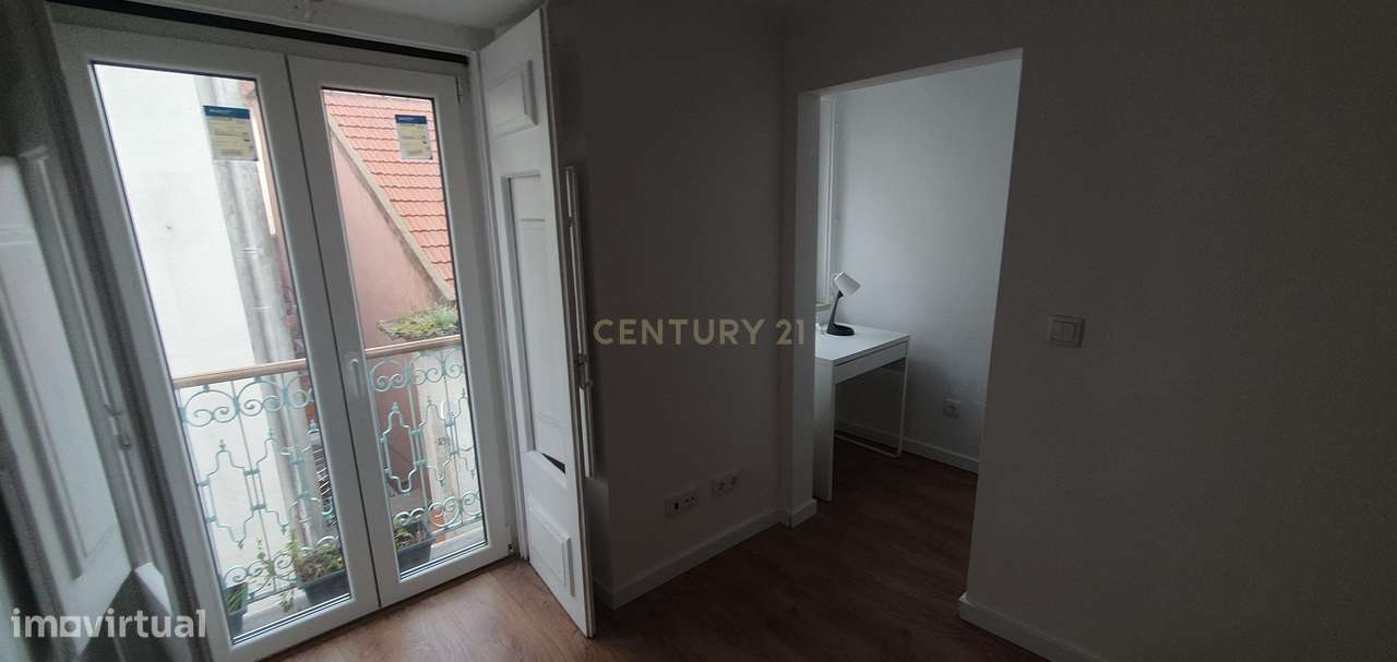Prédio no Bairro Alto Remodelado com 3 Apartamentos e Loja, um Sonho p-8